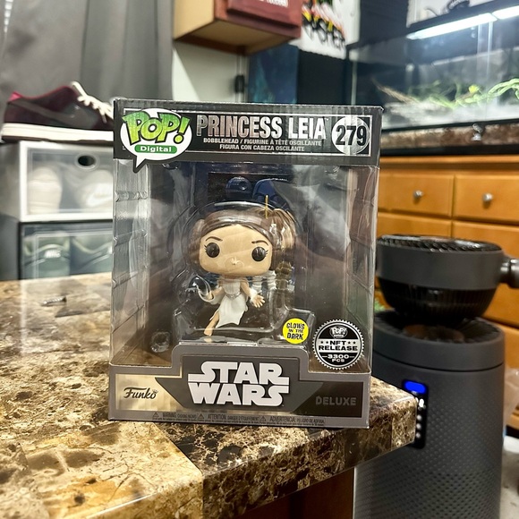 Funko Pop- StarWars: Princess Leia #279 (NFT PHYSICAL)(LE3300)(GITD)